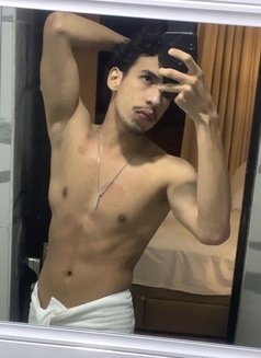 Lucky Guy - Male एस्कॉर्ट in New Delhi Photo 4 of 10