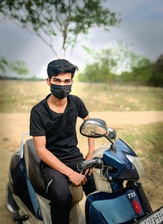 Karan 5 - Male escort in Lucknow Photo 1 of 6