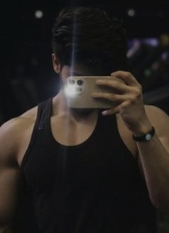 Nik - Male escort in New Delhi Photo 2 of 4