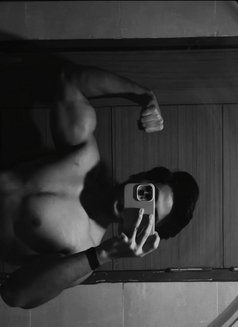 Nik - Male escort in New Delhi Photo 3 of 4