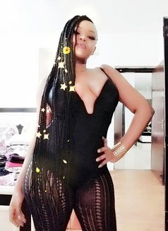 Katy Perry - ఎస్కార్ట్ in Noida Photo 1 of 2