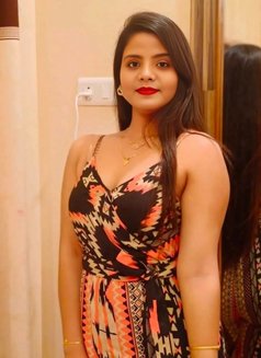 Nidhisharma - एस्कॉर्ट in Kochi Photo 1 of 1