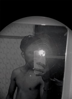 Yash free for milf and old lady - Male escort in Mumbai Photo 3 of 4