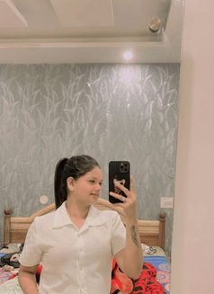 Priyanka Cam Show or Meet - ఎస్కార్ట్ in Bangalore Photo 1 of 3