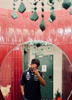 Ronny, 23 - Male एस्कॉर्ट in Mumbai Photo 1 of 2