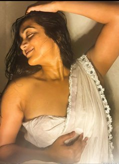 Bhakti - एस्कॉर्ट in Mumbai Photo 1 of 1