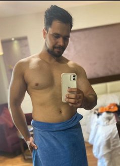 Male escorts Cuckold threesom special - Male एस्कॉर्ट in New Delhi Photo 2 of 2