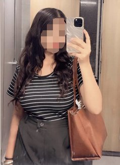 Shivika Cam Show and Meet - एस्कॉर्ट in Bangalore Photo 2 of 5