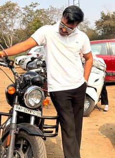 Nikhil - Male escort in Bhopal Photo 2 of 5