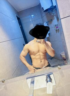 Rohit - Male escort in New Delhi Photo 2 of 4