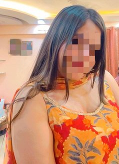 Kiara Malhotra - এস্কর্ট in Chennai Photo 3 of 4