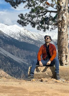 Rental Boyfriend - Male escort in Gurgaon Photo 1 of 9