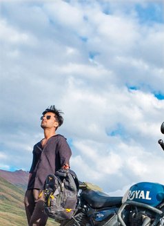 Rental Boyfriend - Male escort in Gurgaon Photo 2 of 9