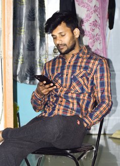 Rental Boyfriend - Male escort in Gurgaon Photo 8 of 9