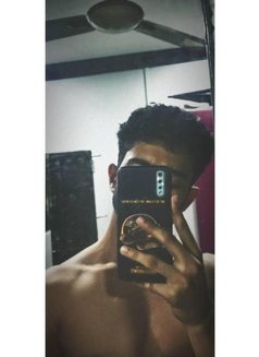 Zamp - Male एस्कॉर्ट in Mumbai Photo 3 of 3