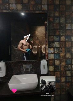 Rohan - Male escort in New Delhi Photo 2 of 5