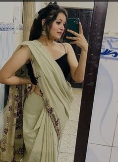 Priya Priya - ఎస్కార్ట్ in Chennai Photo 1 of 3