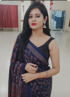 Priya Priya - ఎస్కార్ట్ in Chennai Photo 3 of 3