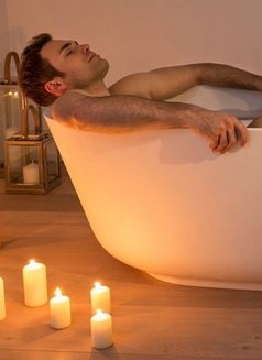 Victoria - Transsexual escort in Mumbai Photo 1 of 11