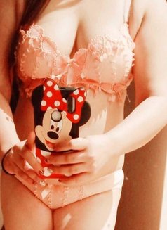 Escort Girls Pics in Abu Dha Bi - एस्कॉर्ट in Candolim, Goa Photo 1 of 1