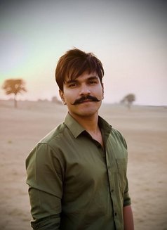 Lionere - Male एस्कॉर्ट in New Delhi Photo 2 of 5