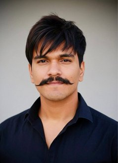 Lionere - Male एस्कॉर्ट in New Delhi Photo 3 of 5