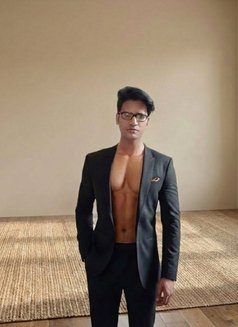 Professional Male Escort For Elite Women - Male escort in Kolkata Photo 11 of 14