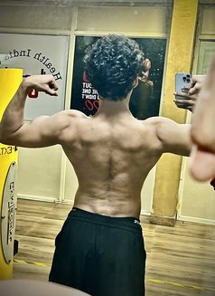 Leo - Male escort in New Delhi Photo 2 of 3