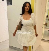 Kumarikpina - एस्कॉर्ट in Mumbai