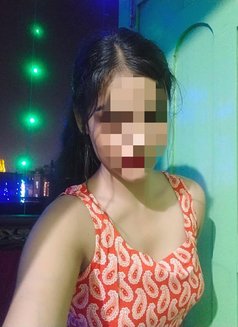 Shreya Iyer - एस्कॉर्ट in Bangalore Photo 1 of 3