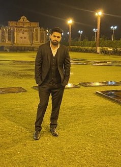 Virat - Male எஸ்கார்ட் in New Delhi Photo 3 of 4