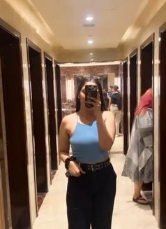 Leena - escort in New Delhi Photo 3 of 4