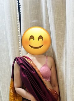 Barkha - companion in Mumbai Photo 1 of 4