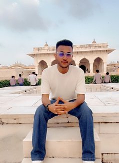 Aarav Khanna - Male எஸ்கார்ட் in New Delhi Photo 1 of 2