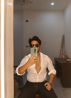 Aarav Sharma - Male escort in Mumbai Photo 6 of 8