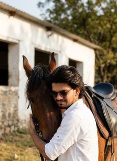 Johnny - Male এস্কর্ট in Ahmedabad Photo 2 of 2