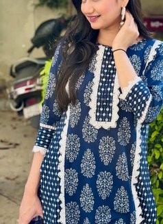 Giya - escort in Mumbai Photo 1 of 6