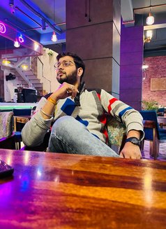 Freelancer - Male escort in Agra Photo 3 of 4