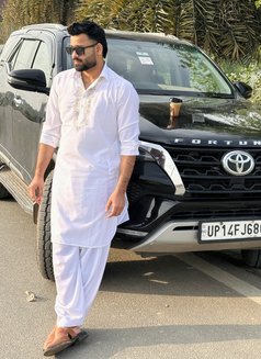 Aayan 9inch Male Escort - Male escort in New Delhi Photo 12 of 13