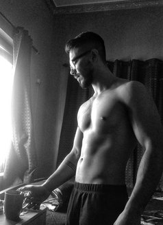 SM 9,3,3,0,5,4,6,2,0,7 - Male escort in Kolkata Photo 2 of 4