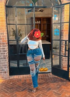 Amanda - escort in Hyderabad Photo 1 of 4