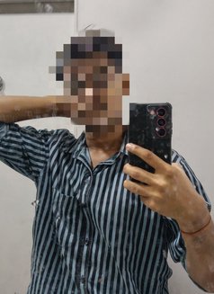 Deep - Male escort in Mumbai Photo 3 of 3