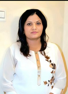 Hubli Female Escort service - escort agency in Bangalore Photo 3 of 4