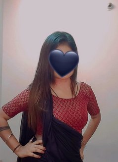 Divya Real Meet √Cam Session - எஸ்கார்ட் in Bangalore Photo 4 of 6