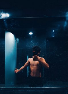 Het - Male एस्कॉर्ट in New Delhi Photo 2 of 8