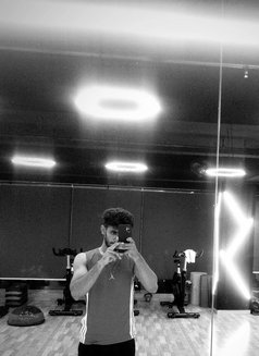 Het - Male एस्कॉर्ट in New Delhi Photo 4 of 8