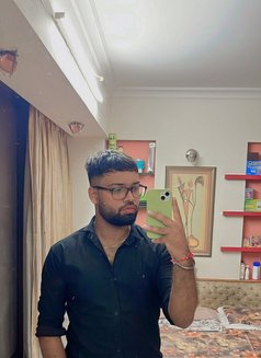 Parth - Male escort in Mumbai Photo 1 of 3