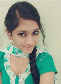 Divya Sharma - एस्कॉर्ट in Chennai Photo 3 of 3