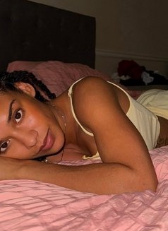 Helena - escort in Chennai Photo 1 of 2