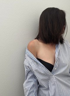 Helena - escort in Chennai Photo 2 of 2